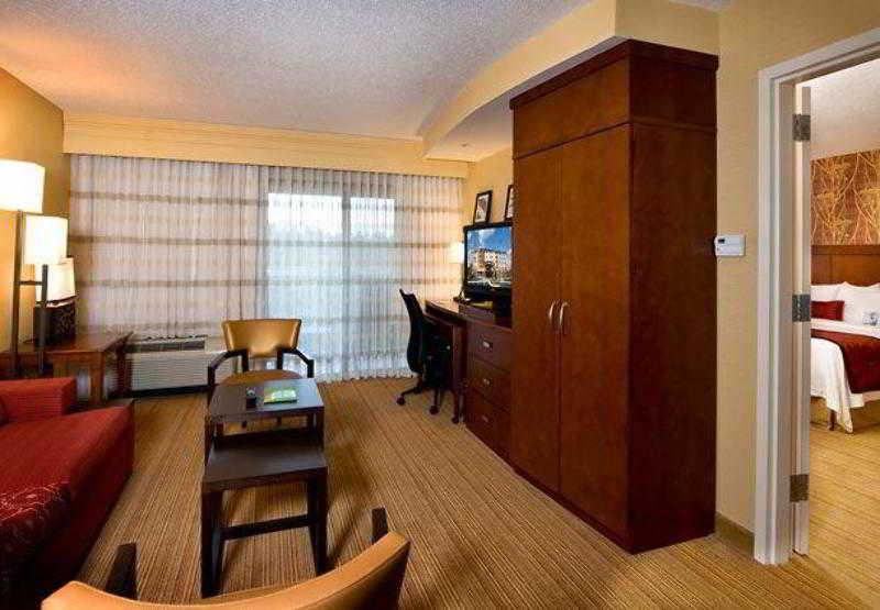 Courtyard By Marriott Atlanta Buford Mall Of Georgia Δωμάτιο φωτογραφία